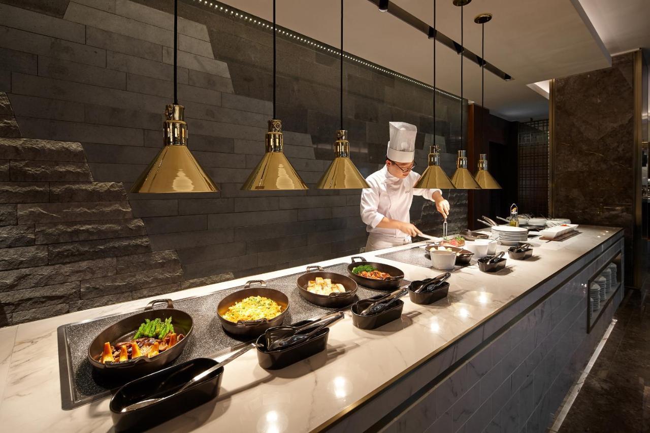 Lotte Hotel Seoul Executive Tower Zewnętrze zdjęcie A live kitchen at the airport