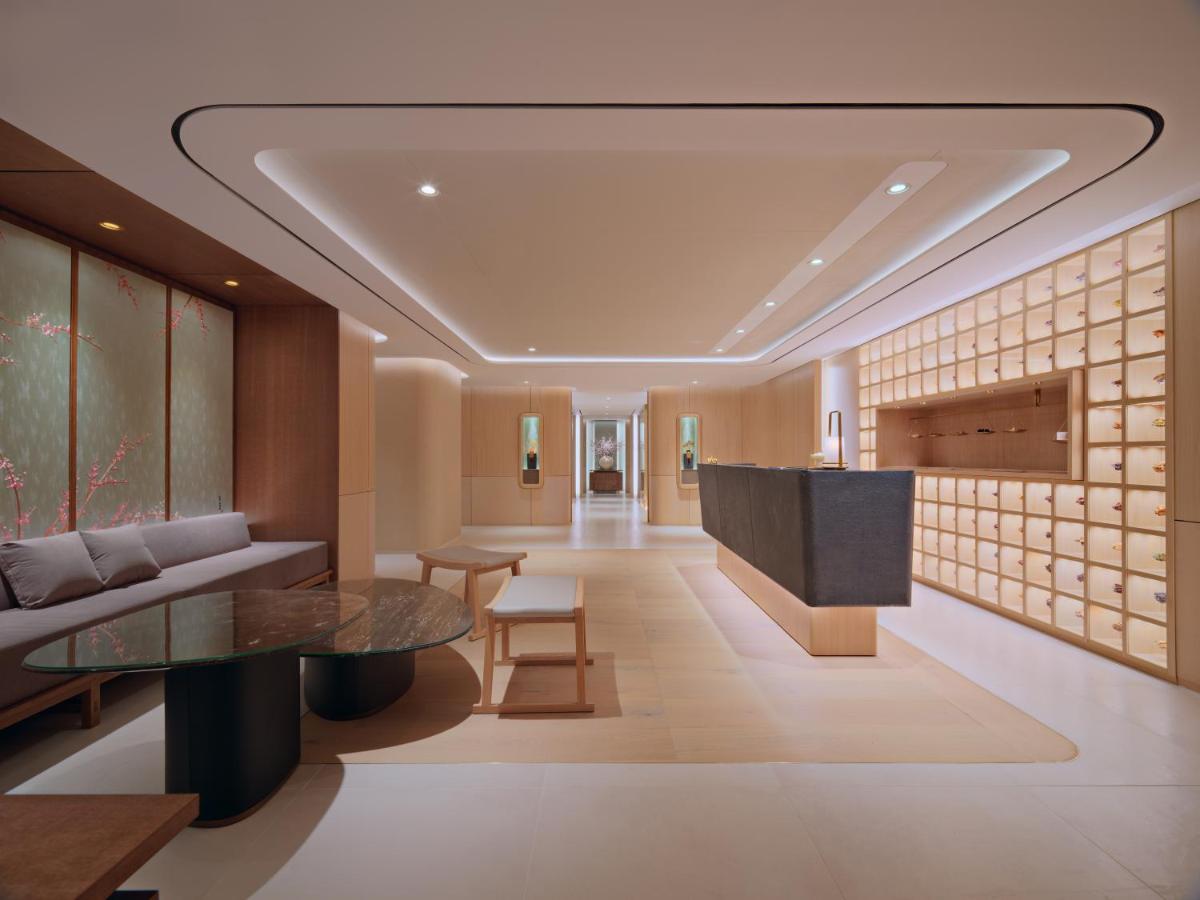 Lotte Hotel Seoul Executive Tower Zewnętrze zdjęcie The interior of the new crematorium