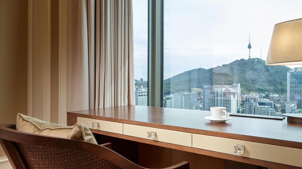 Lotte Hotel Seoul Executive Tower Zewnętrze zdjęcie A room at the hotel