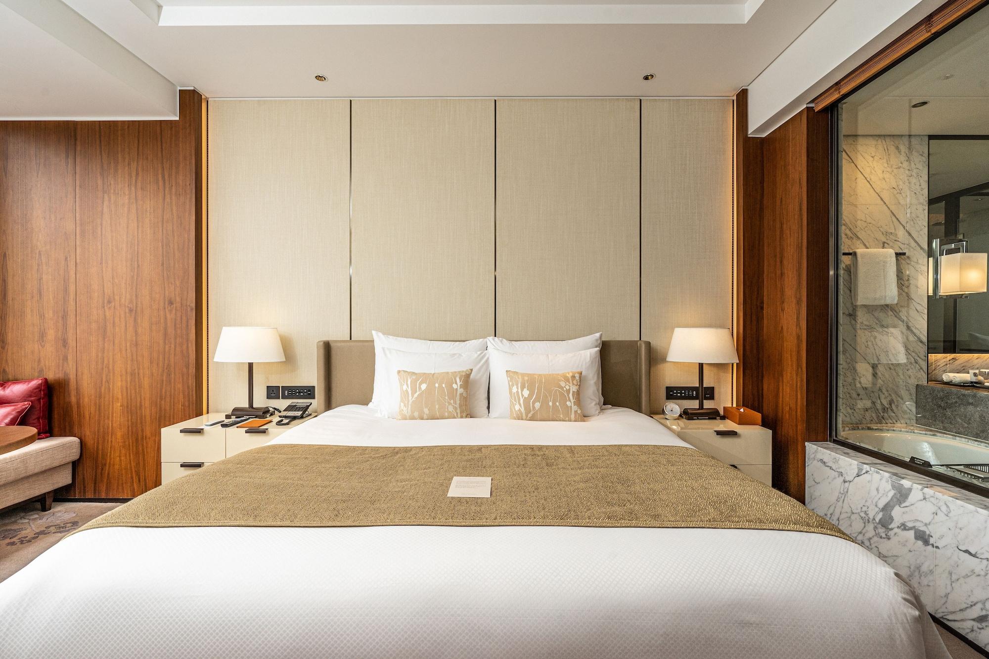 Lotte Hotel Seoul Executive Tower Zewnętrze zdjęcie A bedroom at the hotel