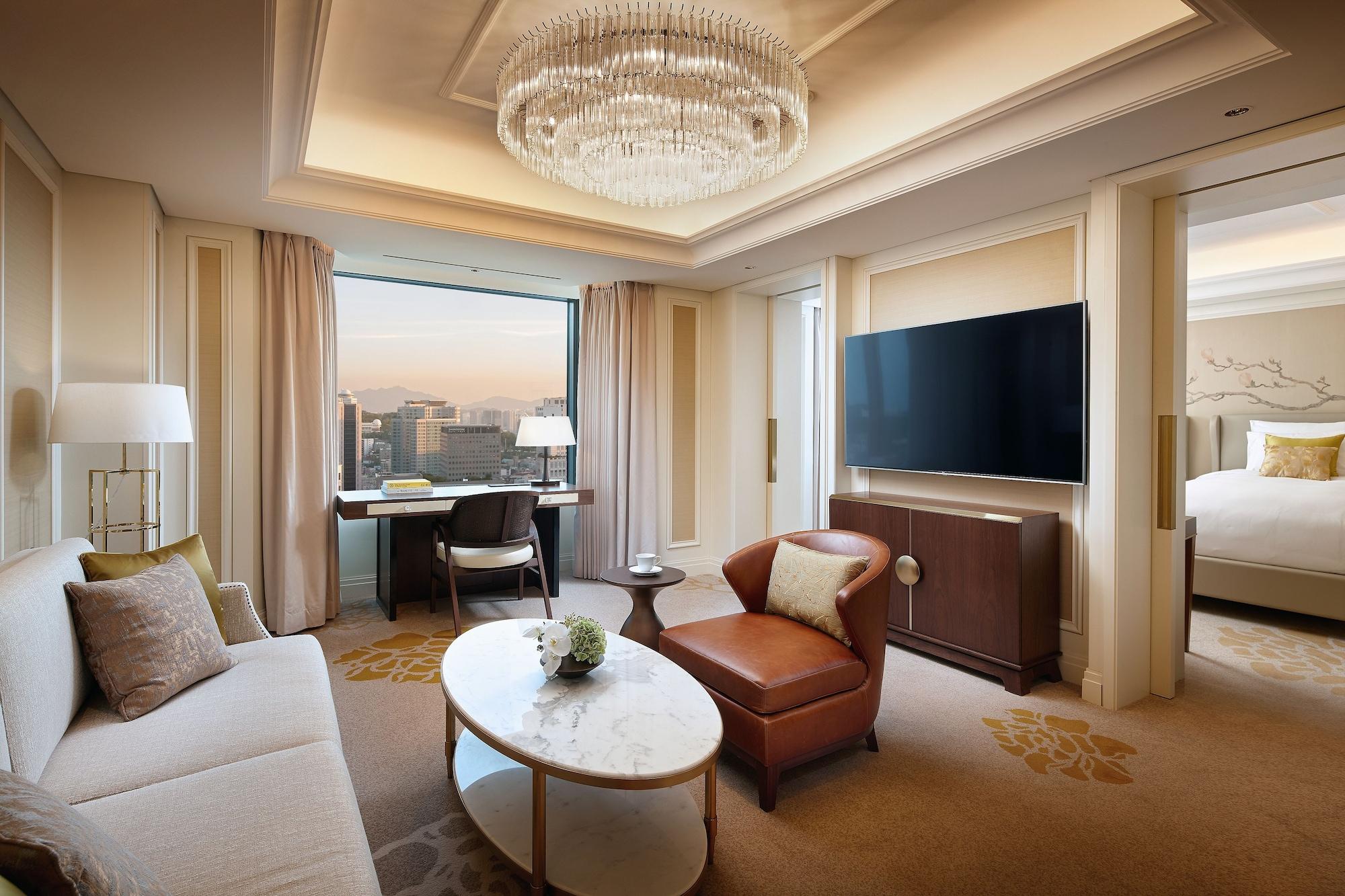 Lotte Hotel Seoul Executive Tower Zewnętrze zdjęcie A suite at The Ritz-Carlton, Osaka